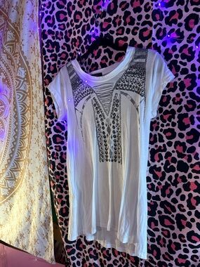 Y2K BCBG Chic White and Black Patterned Women's Tee